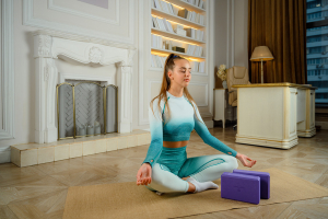 Блок для йоги Hugger Mugger 3 in. Foam Yoga Block фиолетовый